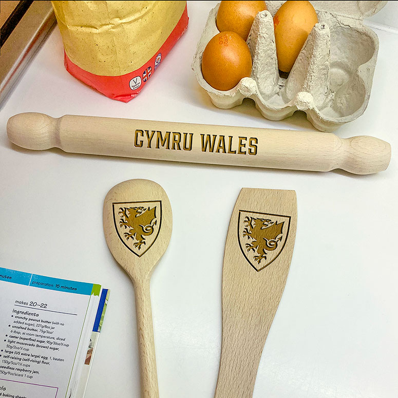 Wales National Team - Club Crest Baking Set / Utensils